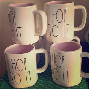 6 pieces Rae Dunn mugs with Hop to It” label.